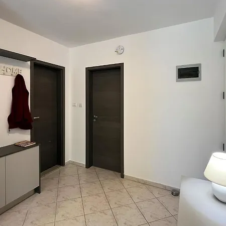 Appartement For Families And Couples In Pula, Stinjan